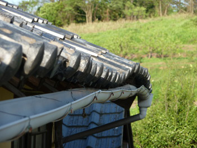 43屋根構造:波打っている野地板