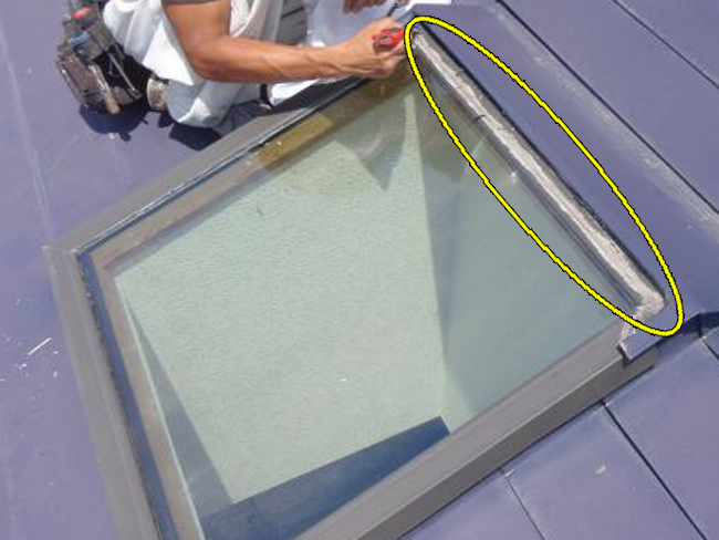 3雨漏り修理:天窓コーキング