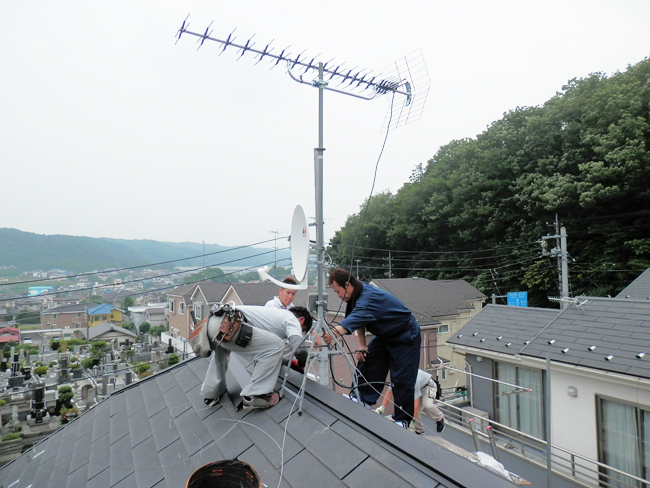 アンテナマストと屋根馬