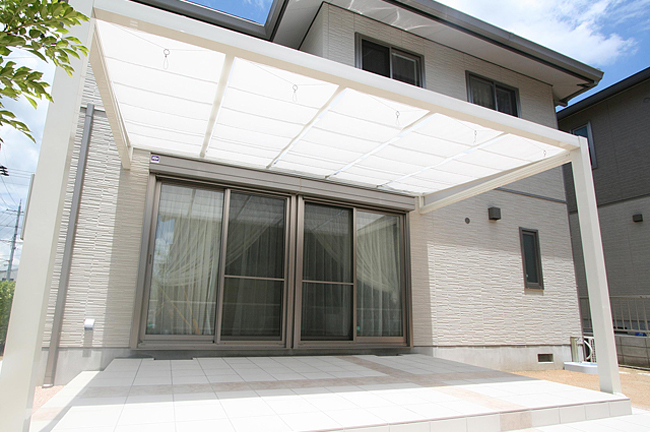 ホワイト系テラス屋根