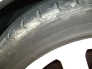 経年劣化:タイヤ中