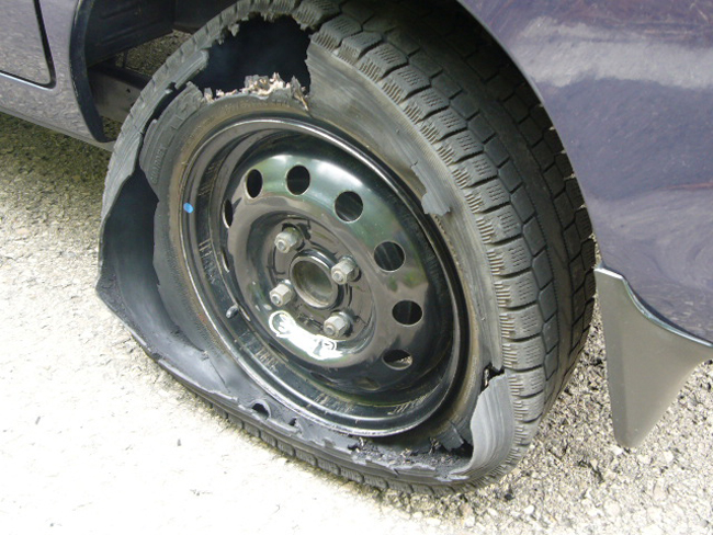 タイヤ:バースト