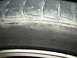 経年劣化:タイヤ小