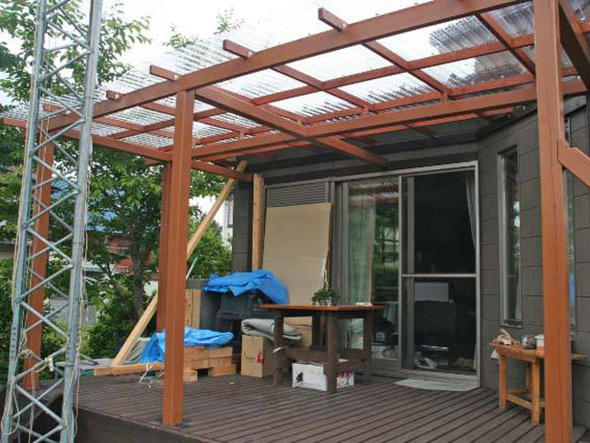 ウッドデッキ屋根:ポリカ波板