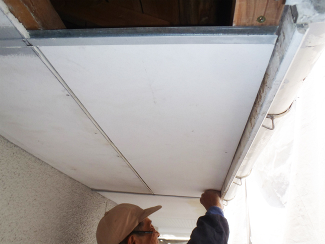 軒天材:張り替え修理1