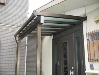 雨よけ屋根:玄関